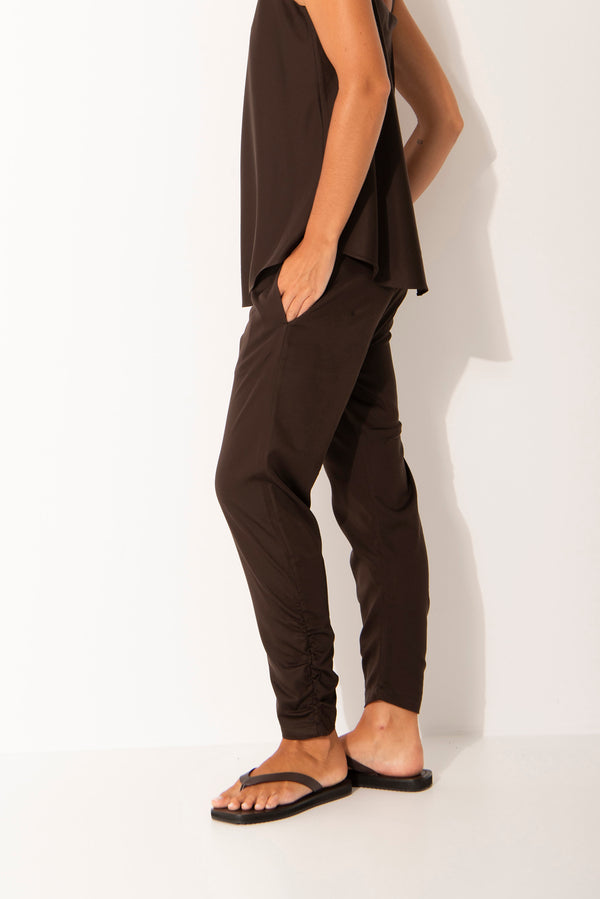 Luxe Stretch Cupro Slim Leg Gathered Ankle Pant Crozet Espresso